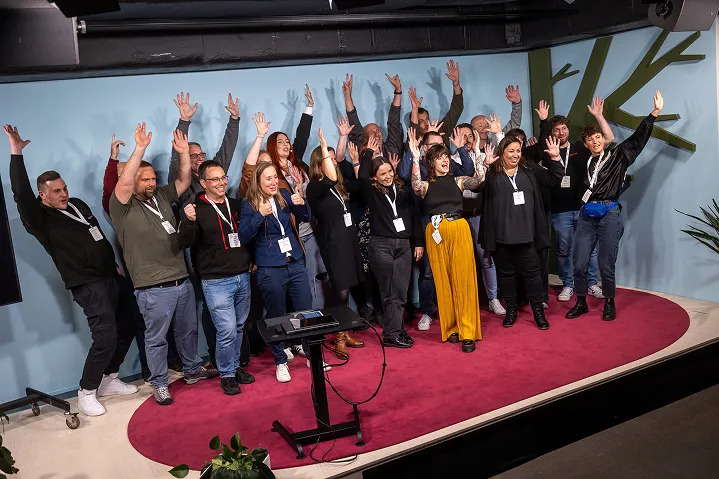 Jubelnde T4AT-Community auf der Bühne